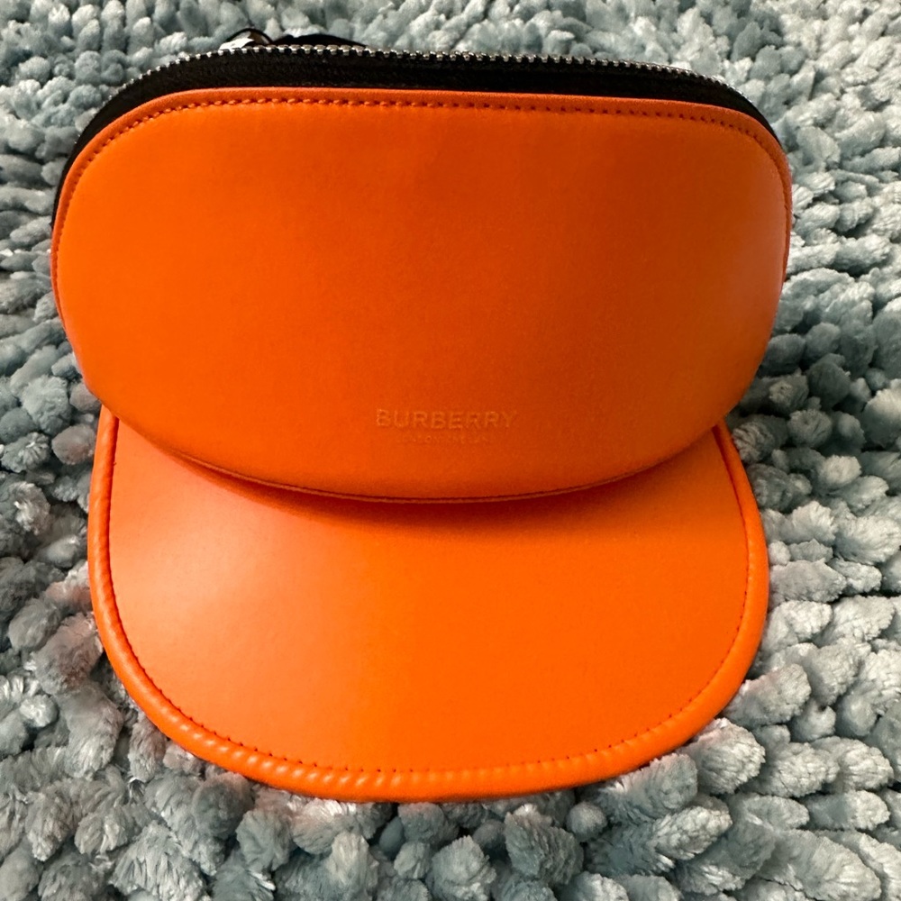 BURBERRY VISOR LEATHER RUNWAY FASHION - Picture 4 of 6